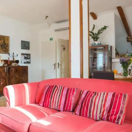 Lukre Mala דירה *